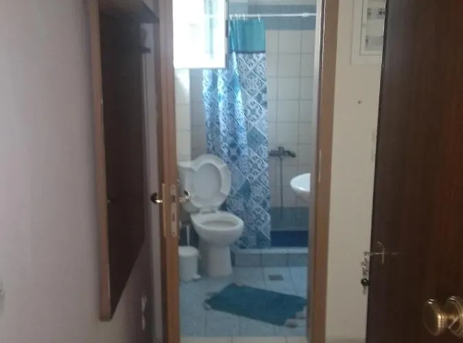 Home 3* Patras