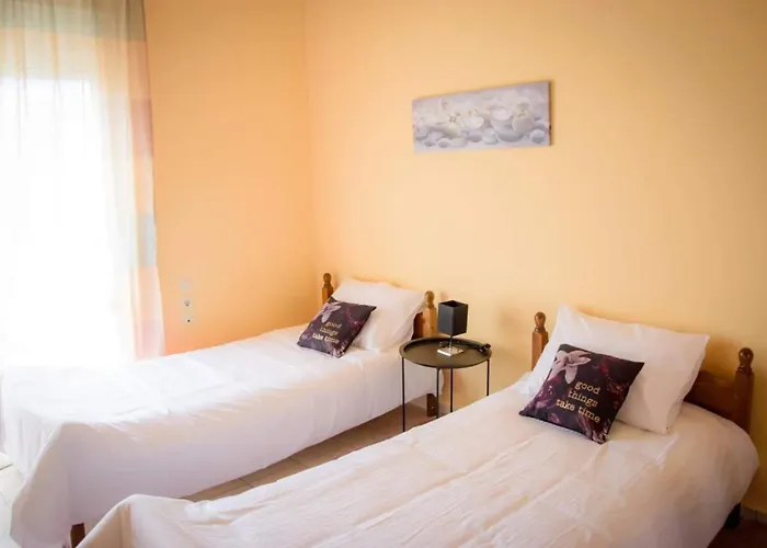 Home 3* Patras