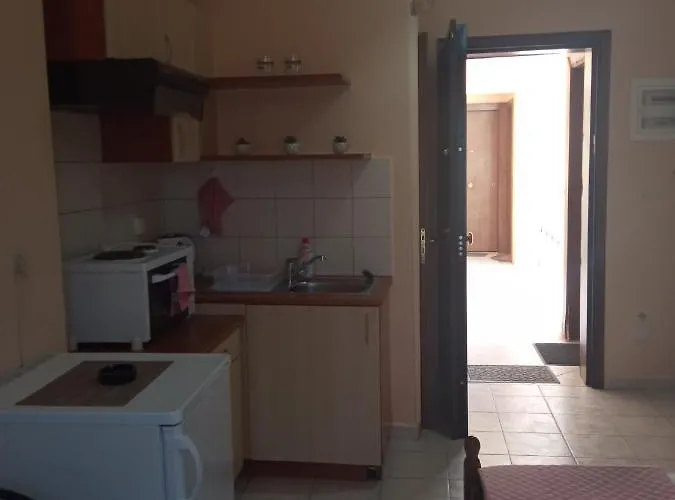 Home 3* Patras