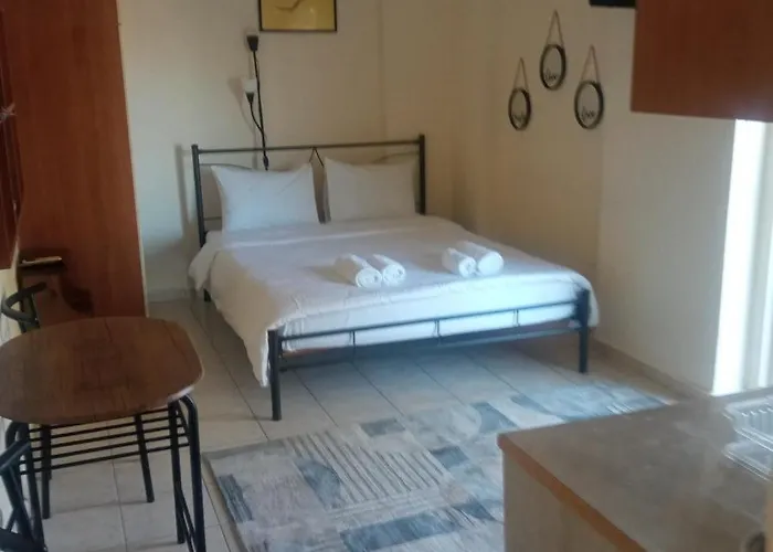Home 3* Patras