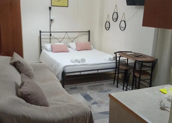 Home 3* Patras